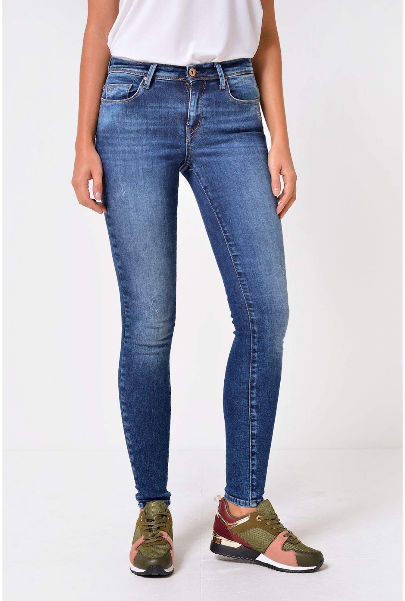 most flattering jeans for big thighs