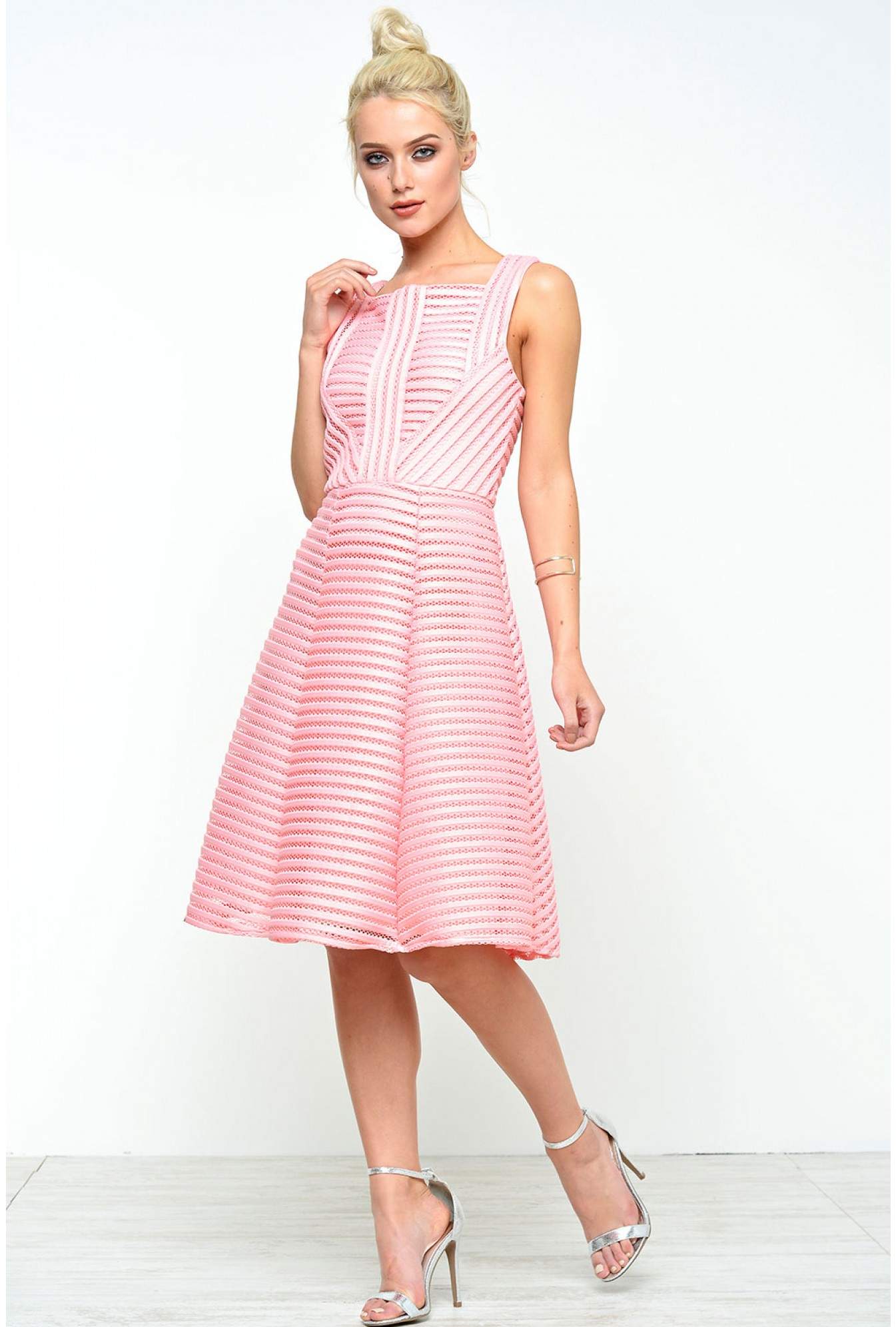 salmon pink dress what colour shoes