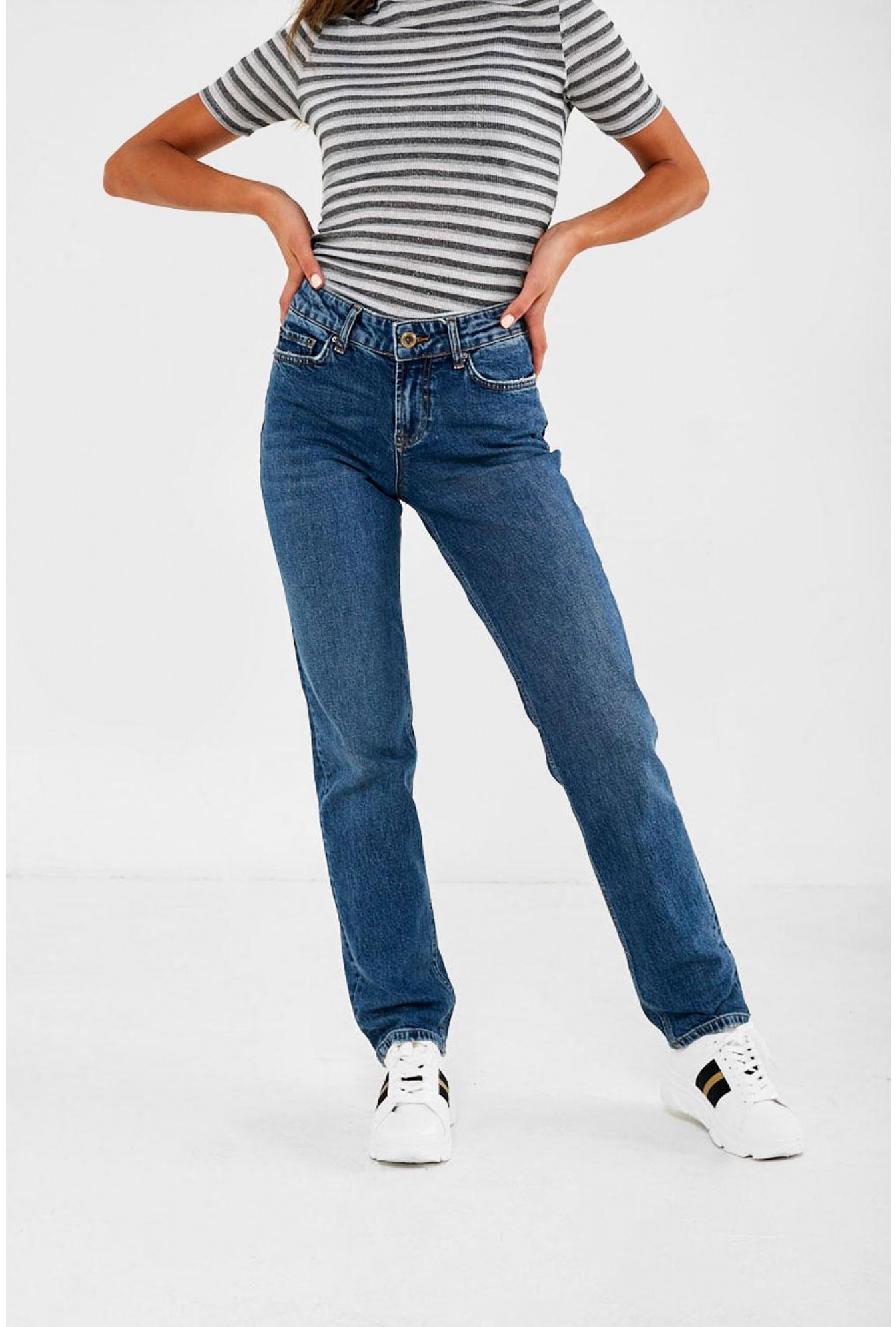 Vero Moda Sophy Straight Leg Jeans in 