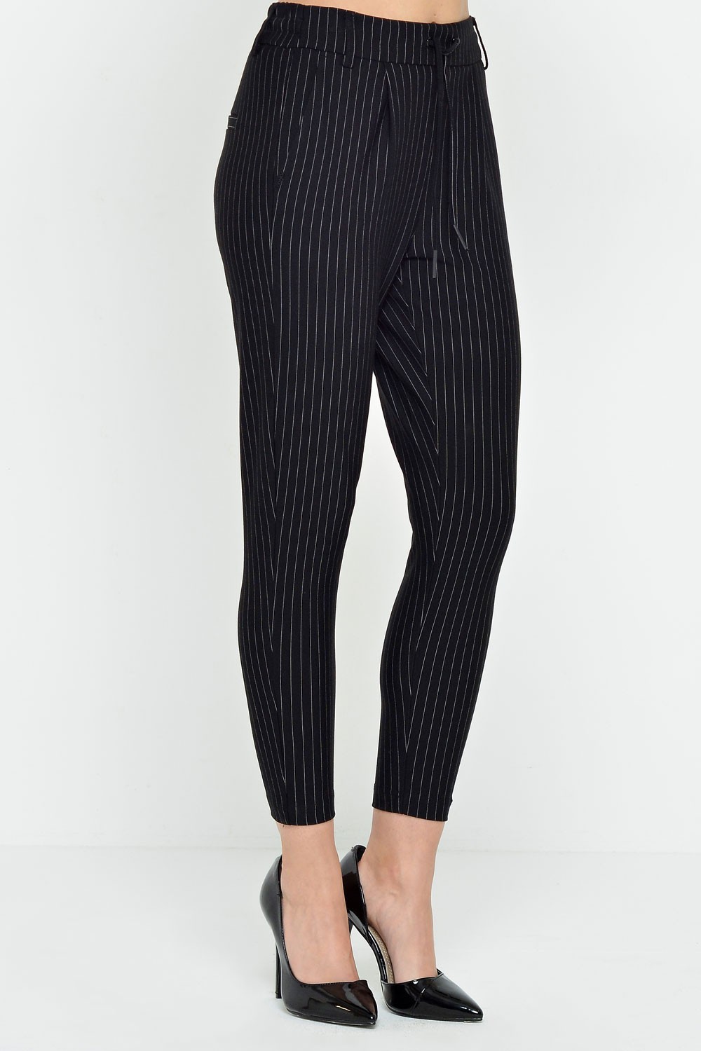 Only Poptrash Regular Classic Pinstripe Pants in Black | iCLOTHING
