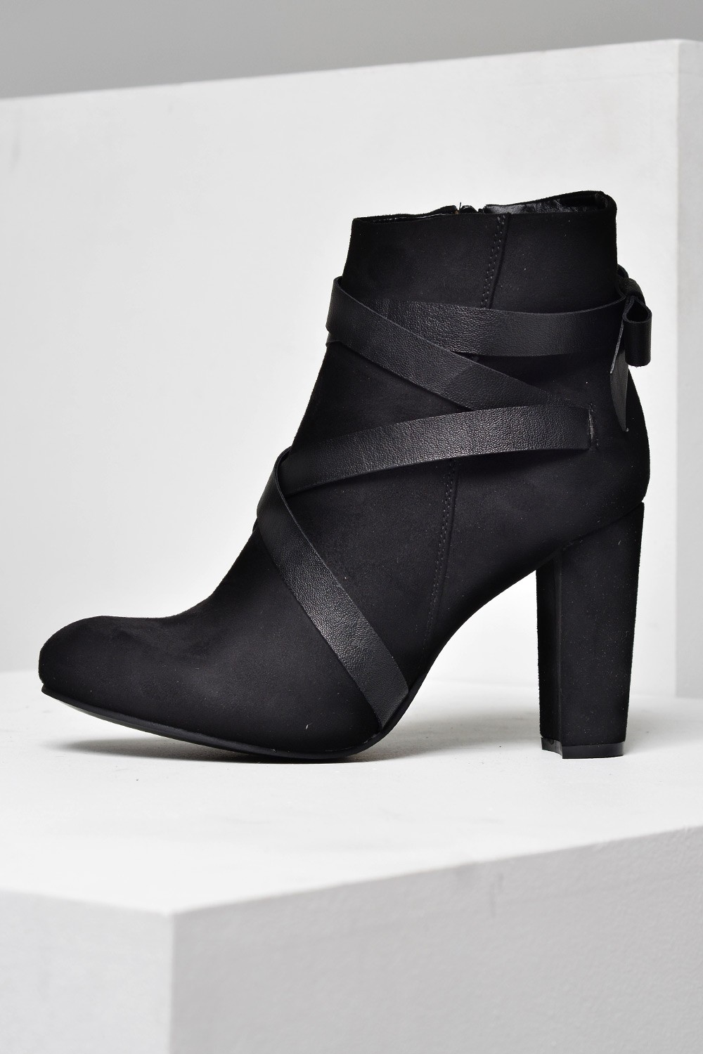 587 Bella Bow Back Ankle Boots in Black | iCLOTHING