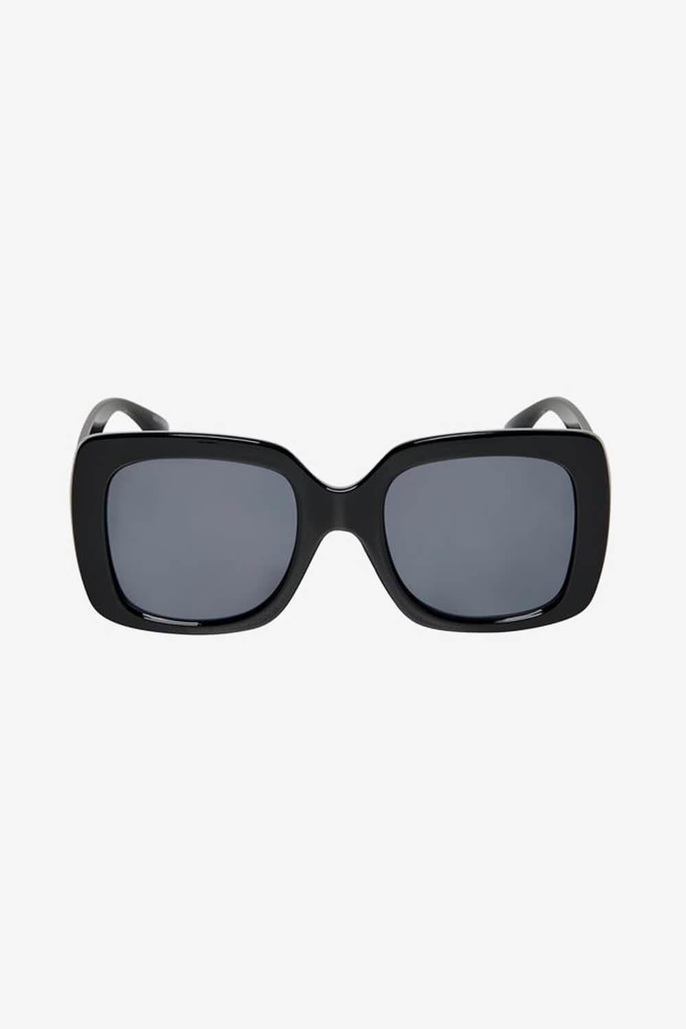 Only Squared Sunglasses in Black | iCLOTHING