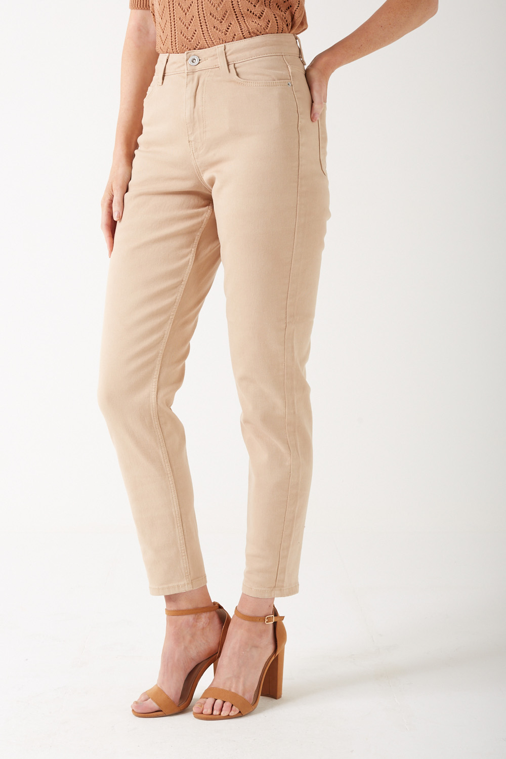 Pieces Kesia Rise Mom Jeans in Beige | iCLOTHING - iCLOTHING